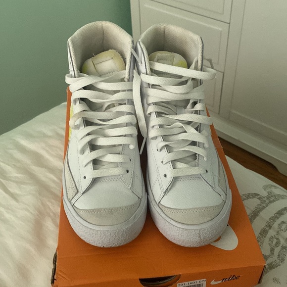 Nike Blazer White/Lemon Venom - WOMENS 7.5 - Picture 7 of 11